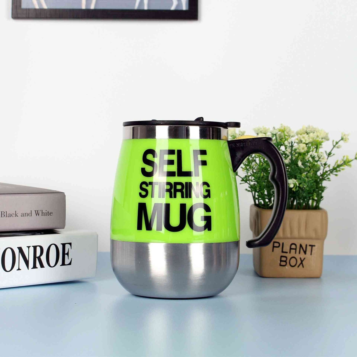 Grass green self-stirring electric coffee mug with stainless steel bottom and black handle, ideal for automatic stirring of drinks.